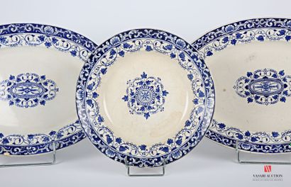null BORDEAUX - Jules Vieillard Manufacture of 
Pair of oval dishes and a round dish...