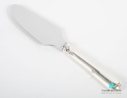 Pie server, the handle in silver hemmed with...