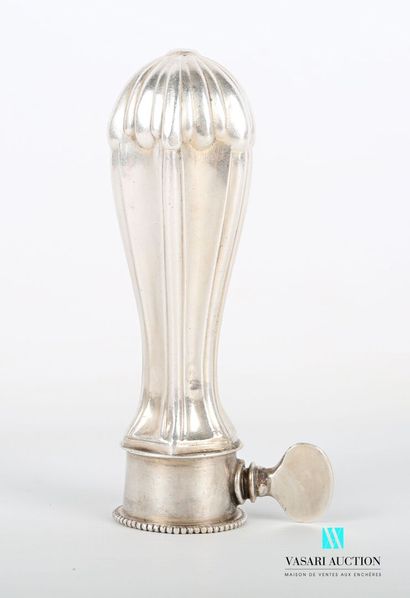 null Handle for leg of lamb in silver piriform decorated with ribs and large flutes.
Master...