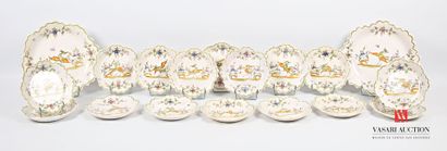 null CABARÉ - MARTRES 
Earthenware cake service treated in polychromy, the polylobed...