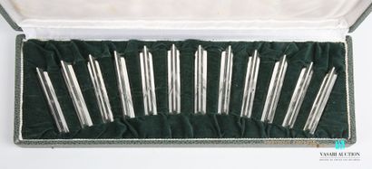 null Suite of twelve knife holders in silver plated metal cruciform. In their case.
(slight...