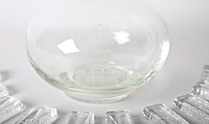 null LA ROCHELLE - Manufacture de 
Carafe en verre, la panse sphérique est marquée...
