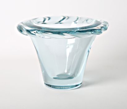 null DAUM NANCY FRANCE
Vase in translucent crystal of flared form, the moved edge
Mark...