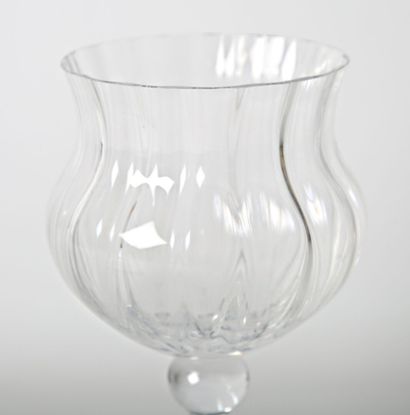 null DAUM 
Crystal cup on pedestal, the body godronnée 
Mark on the foot
(a chip,...
