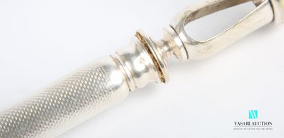 null Handle with gigot, the handle out of filled silver presents a blind medallion...