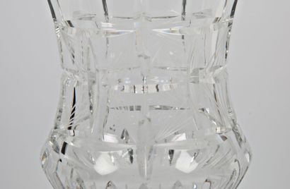 null Crystal lot including a round ashtray, the poly-lobed edge (small chips - Diam.:...