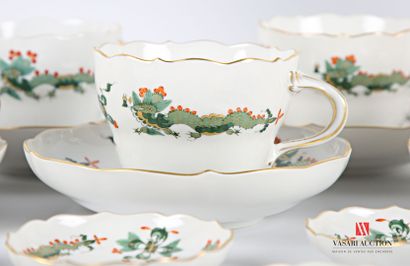 null SAXE - Meissen
Service à thé en porcelaine blanche traité en polychromie et...