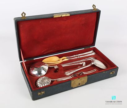 null Silver service box, the violin handles decorated with nets and coats of arms...