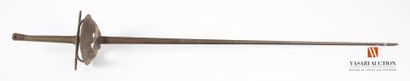 null Fighting sword, triangular blade of 73 cm (blunt), hilt with shell, bronze fuse...