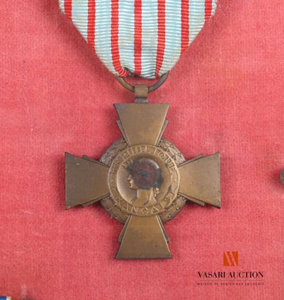 null Médaille militaire, Croix de guerre 1914-1918 avec palme, Médaille commémorative...