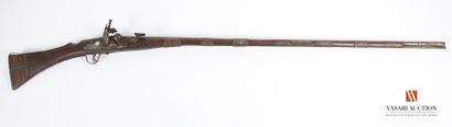 null Moukala, canon de 117 cm, platine à silex à chenapan, crosse bois et garnitures...