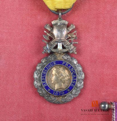 null Médaille militaire, Croix de guerre 1914-1918 avec palme, Médaille commémorative...