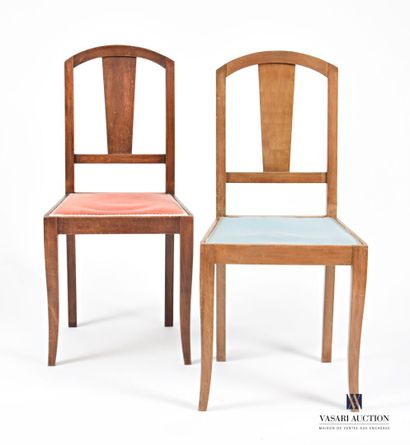 Deux chaises en bois naturel et bois naturel...