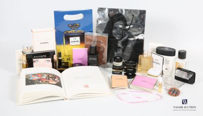 CHANEL
Lot including : 
- Refill perfume...