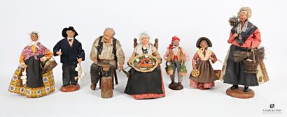 null Lot including seven santons in painted clay and dressed in cloth such as: 
-...