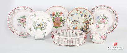 null Lot including a pair of earthenware plates with a decoration of a throw of flowers...