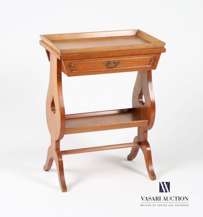 null Middle table in molded cherry wood, the tray hemmed with a full gallery, it...