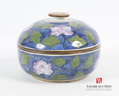 null Important covered vegetable dish in ceramic of round form with decoration of...