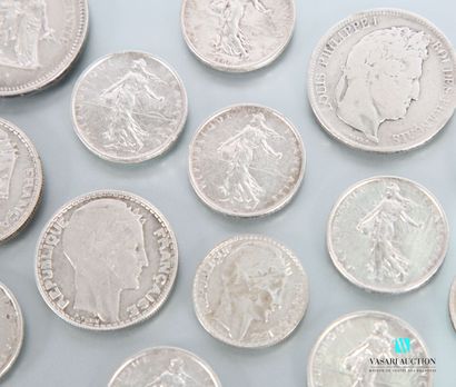 null Lot including eighteen silver coins : 5 Francs 1842 - 10 Francs 1930 - 10 Francs...