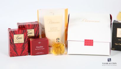 null VAN CLEEF & ARPELS
- Poudre pressée et parfumée First - 1,2 g
- Parfum Gem -...