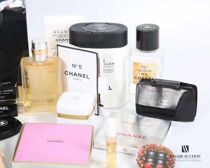 null CHANEL
Lot including : 
- Refill perfume spray No. 5 demonstration - 15 ml
-...
