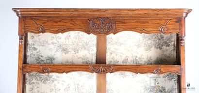 null Vaisselier in molded and carved oak, the upper part has three shelves decorated...