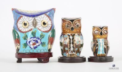 null Lot of three owls in cloisonné enamel
Height. 4 to 6,5 cm 
