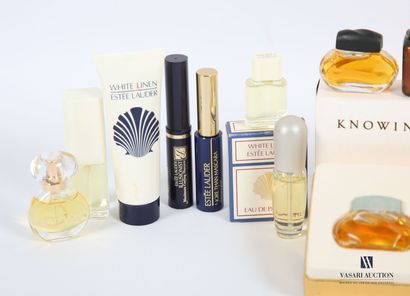 null ESTÉE LAUDER
Lot comprenant : 
Coffret small wionders : les merveilles parfumées...