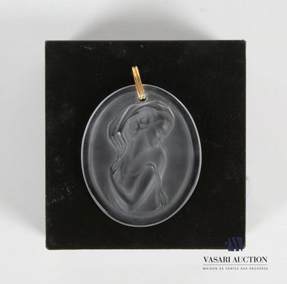 null LALIQUE
Pendentif en cristal figurant une femme 
(dans sa boite d'origine)
Haut....