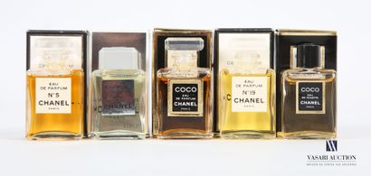 null CHANEL
Lot comprenant : 
- Eau de parfum Coco - 4 ml
- Eau de toilette Coco...