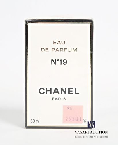 null CHANEL
Eau de parfum n°19 de Chanel - 50 ml - sous blister
(déchirures au blister,...