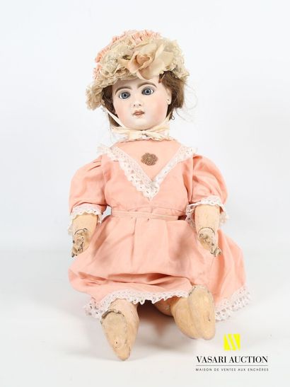 null French doll SFBG with Jumeau mold, articulated body in original composition
(some...