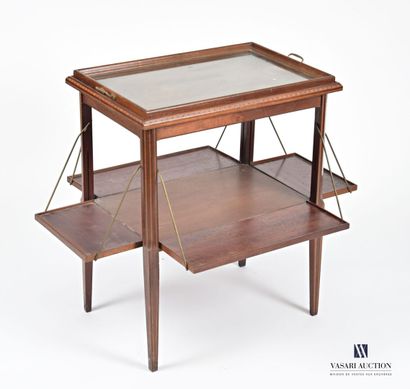 null Mahogany and mahogany veneer tea table of rectangular shape, the removable tray...