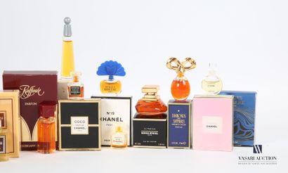 null Lot including 
- Elisabeth Taylor's Perfume - Passion - 3 ml
- Parfum Ralph...