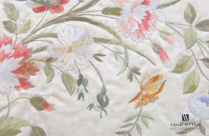 null Silk decorated with flowering branches in oval view.
(holes and small tears...