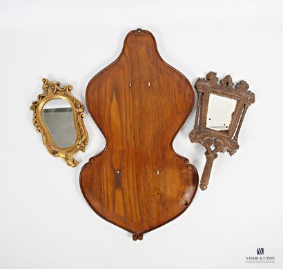 null Lot including a carved wood hand face, XXth century (Height : 36 cm - stains...