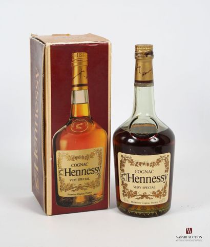 null 1 bouteille	Cognac "Very Special" HENNESSY		
	70 cl - 40°. Et. impeccable. N...