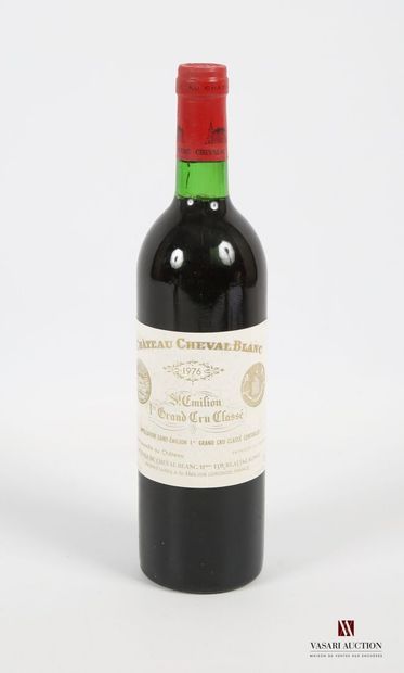 null 1 bottle Château CHEVAL BLANC St Emilion 1er GCC 1976
	Et. a little stained....