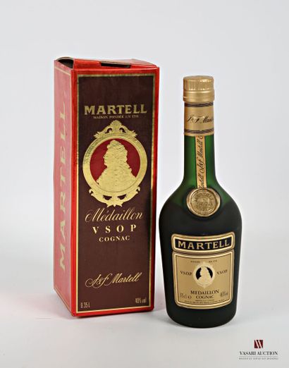 null 1 demie	Cognac V.S.O.P. MARTELL Médaillon		
	35 cl - 40°. Et. excellente. Etui...