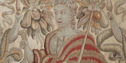 null Fragment de tapisserie fixé sur panneau de bois figurant un chevalier
55 x 44,5...