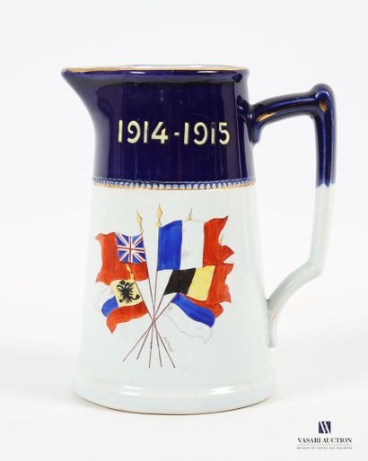null Pichet en porcelaine à décor de drapeaux et de l'inscription 1914-1915
(usure...