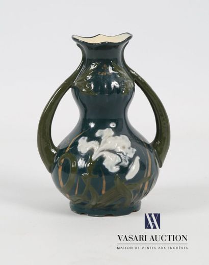 null PARTHENAY, Edouard Knoëpflin 1861- 1945 
Vase en faïence fine en forme de coloquinte...