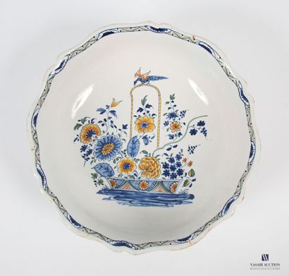 null NEVERS, 18th century
Earthenware salad bowl decorated with a flowering basket...