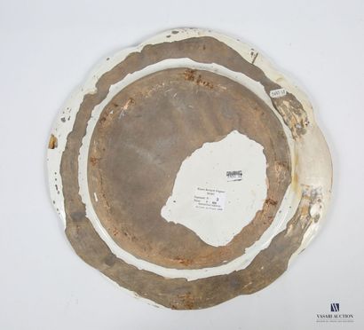 null LA ROCHELLE, circa 1770
Large circular earthenware dish with contoured rim,...