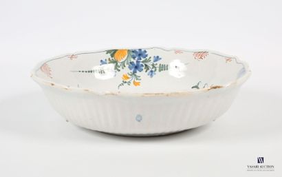 null NEVERS, previously attributed to La Rochelle, 18th century
Earthenware salad...