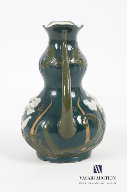 null PARTHENAY, Edouard Knoëpflin 1861- 1945 
Vase en faïence fine en forme de coloquinte...
