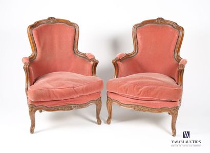 null Pair of bergères in natural wood, molded and carved with flowers, the armrests...