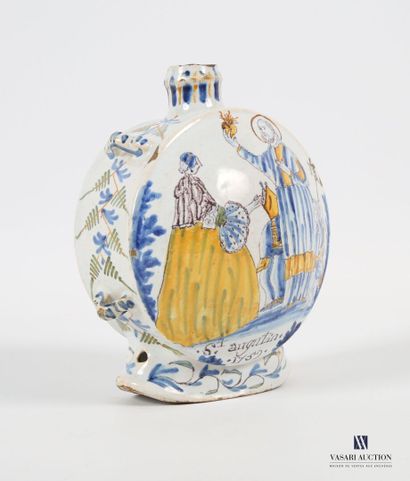 null Nevers middle XVIIIth century
Circular flask with flat body in earthenware and...