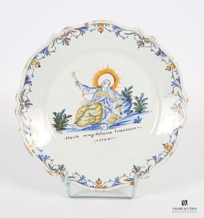 null NEVERS, 18th century
Rare earthenware plate with polychrome enamels depicting...