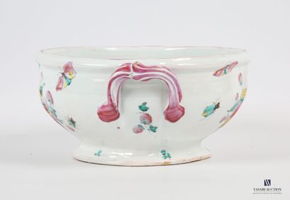 null LA ROCHELLE, circa 1775
Earthenware tureen without its lid, with two handles,...